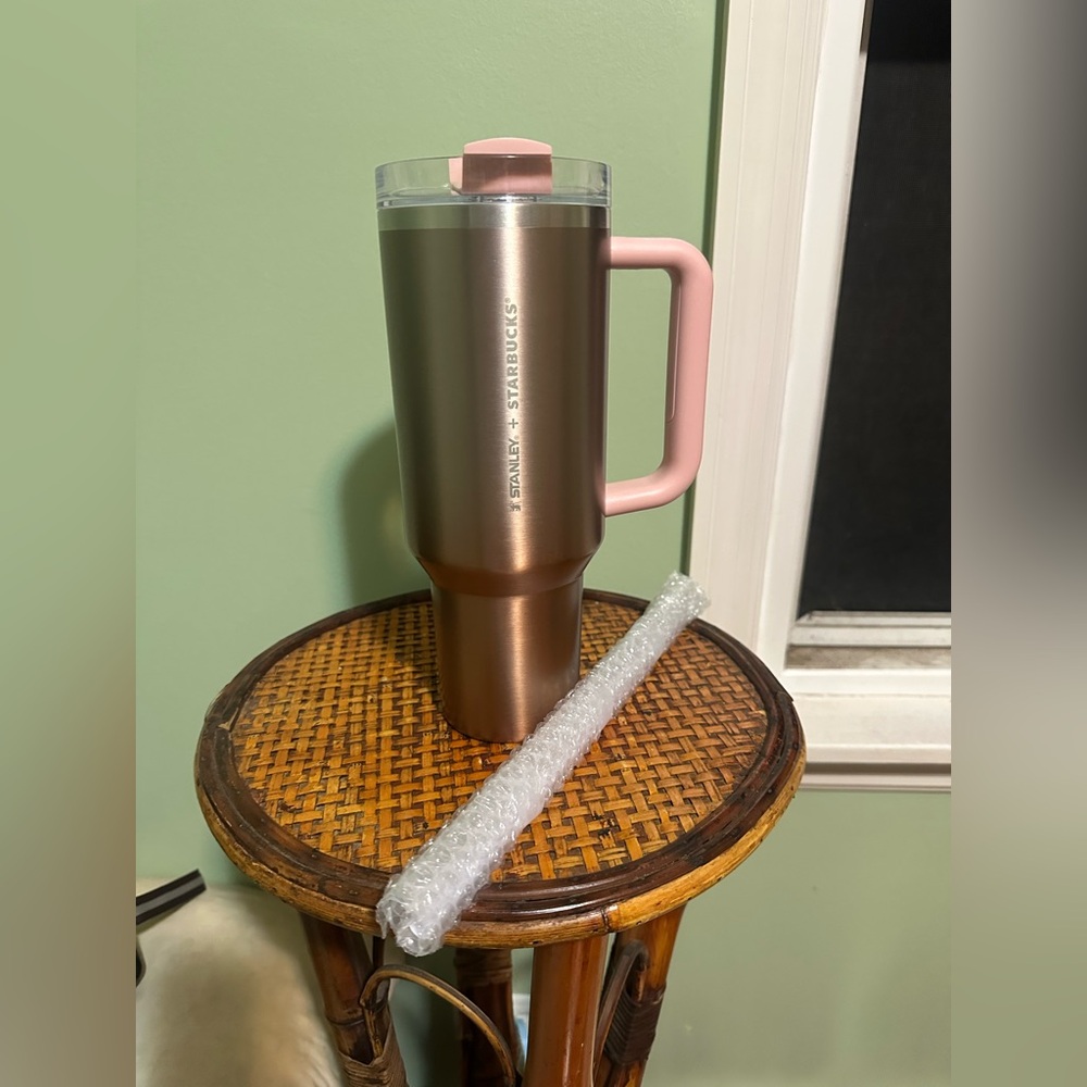 Stanley X Starbucks 30 oz Valentines Day Rose Gold Thailand 2025 edition
